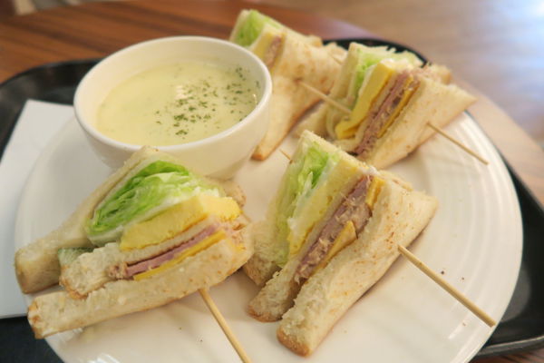 【台中梧棲區】全台唯一"丹堤咖啡"旋轉餐廳～日夜都美麗『丹堤咖啡旋轉餐廳 』