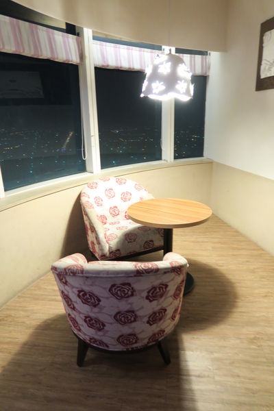 【台中梧棲區】全台唯一"丹堤咖啡"旋轉餐廳～日夜都美麗『丹堤咖啡旋轉餐廳 』