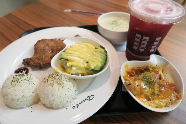 【台中梧棲區】全台唯一"丹堤咖啡"旋轉餐廳～日夜都美麗『丹堤咖啡旋轉餐廳 』