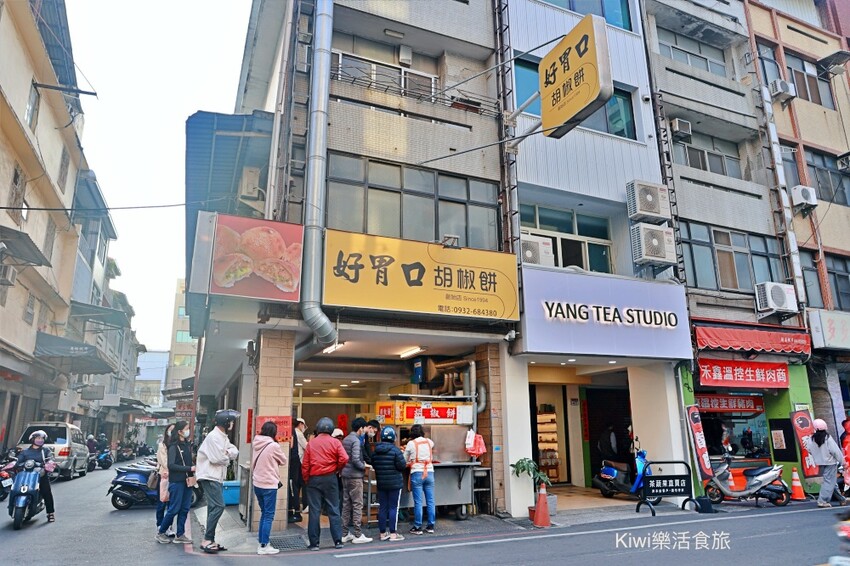 員林火車站美食推薦！出爐秒殺好胃口胡椒餅湯汁爆多，在地人激推。