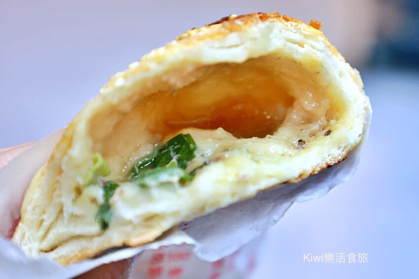 員林火車站美食推薦！出爐秒殺好胃口胡椒餅湯汁爆多，在地人激推。