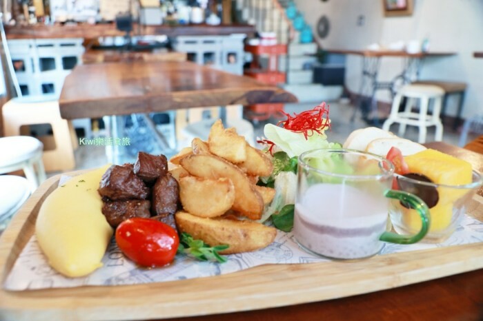 員林火車站美食推薦！出爐秒殺好胃口胡椒餅湯汁爆多，在地人激推。