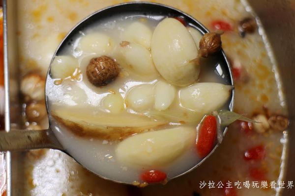 辛殿麻辣鍋(ATT 4 FUN信義店)：信義區人氣麻辣鍋吃到飽『辛殿麻辣鍋(ATT 4 FUN信義店)』捷運象山站/101台北世貿