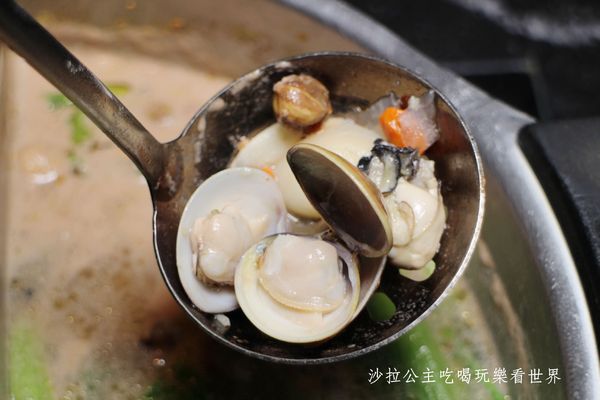 辛殿麻辣鍋(ATT 4 FUN信義店)：信義區人氣麻辣鍋吃到飽『辛殿麻辣鍋(ATT 4 FUN信義店)』捷運象山站/101台北世貿