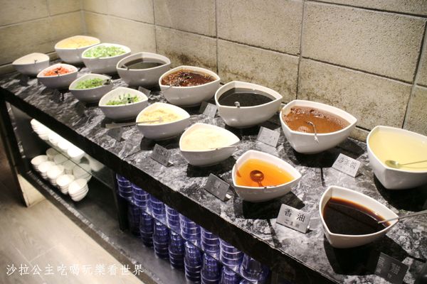 辛殿麻辣鍋(ATT 4 FUN信義店)：信義區人氣麻辣鍋吃到飽『辛殿麻辣鍋(ATT 4 FUN信義店)』捷運象山站/101台北世貿