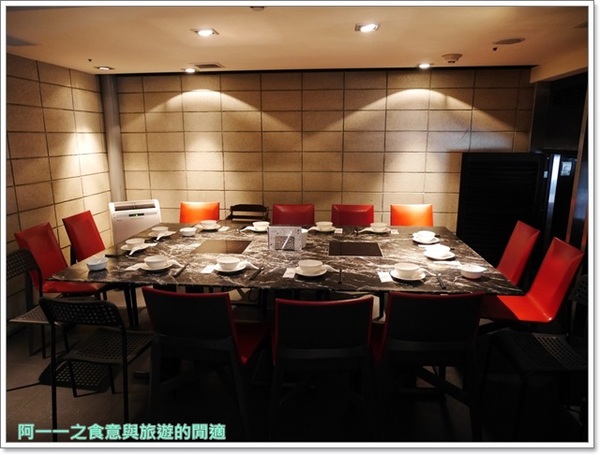 辛殿麻辣鍋(ATT 4 FUN信義店)：台北信義 辛殿麻辣鍋(信義店)～香濃麻辣湯 牛肉大口吃