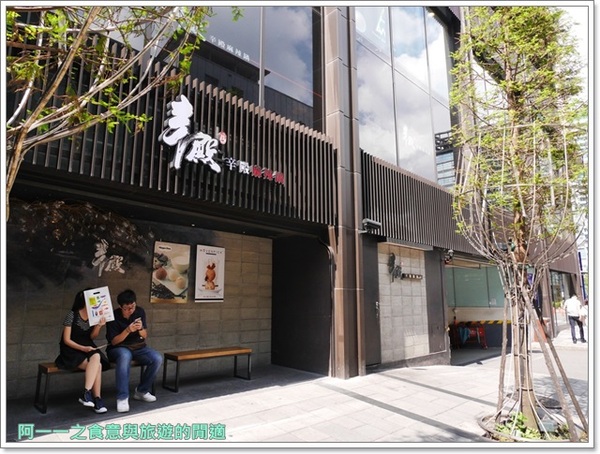 辛殿麻辣鍋(ATT 4 FUN信義店)：台北信義 辛殿麻辣鍋(信義店)～香濃麻辣湯 牛肉大口吃