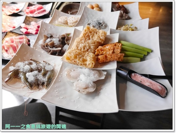 辛殿麻辣鍋(ATT 4 FUN信義店)：台北信義 辛殿麻辣鍋(信義店)～香濃麻辣湯 牛肉大口吃