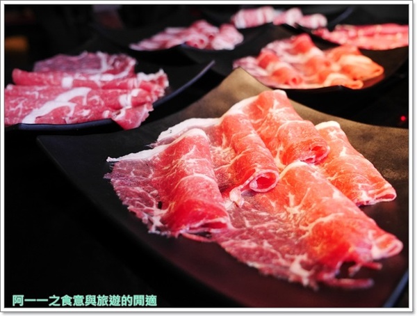 辛殿麻辣鍋(ATT 4 FUN信義店)：台北信義 辛殿麻辣鍋(信義店)～香濃麻辣湯 牛肉大口吃