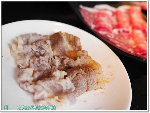 辛殿麻辣鍋(ATT 4 FUN信義店)：台北信義 辛殿麻辣鍋(信義店)～香濃麻辣湯 牛肉大口吃