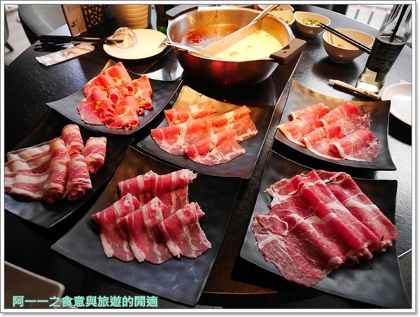 辛殿麻辣鍋(ATT 4 FUN信義店)：台北信義 辛殿麻辣鍋(信義店)～香濃麻辣湯 牛肉大口吃