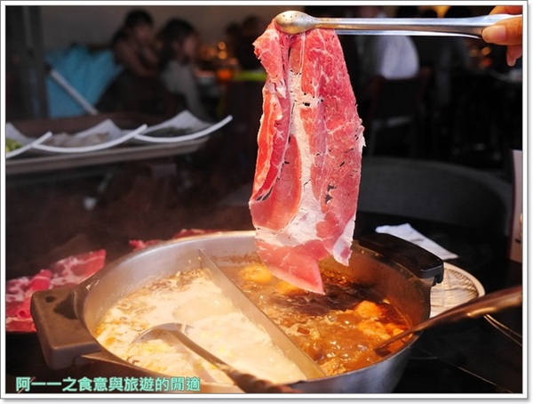 辛殿麻辣鍋(ATT 4 FUN信義店)：台北信義 辛殿麻辣鍋(信義店)～香濃麻辣湯 牛肉大口吃