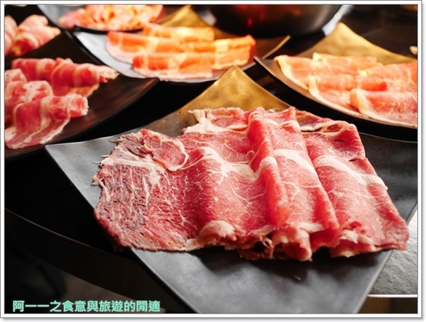 辛殿麻辣鍋(ATT 4 FUN信義店)：台北信義 辛殿麻辣鍋(信義店)～香濃麻辣湯 牛肉大口吃