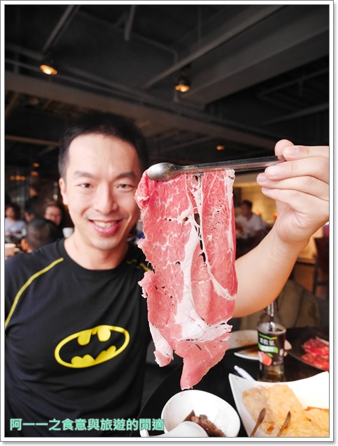 辛殿麻辣鍋(ATT 4 FUN信義店)：台北信義 辛殿麻辣鍋(信義店)～香濃麻辣湯 牛肉大口吃