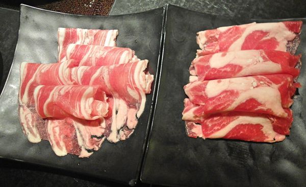 辛殿麻辣鍋(ATT 4 FUN信義店):❤️美食❤️【台北。信義】辛殿麻辣鍋(ATT 4 FUN信義店) ★四川中藥紅鍋+蒜香白鍋/各式頂級牛肉/頂級冰淇淋吃到飽