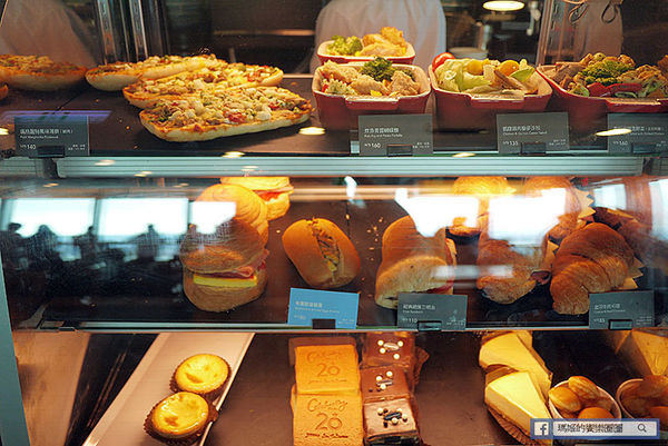 台北美食【台北101星巴克Starbucks - Taipei】35樓高空景觀咖啡館。信義區下午茶。台北101下午茶