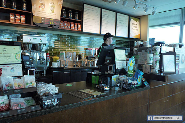 台北美食【台北101星巴克Starbucks - Taipei】35樓高空景觀咖啡館。信義區下午茶。台北101下午茶