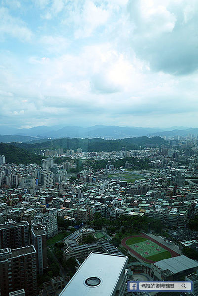 台北美食【台北101星巴克Starbucks - Taipei】35樓高空景觀咖啡館。信義區下午茶。台北101下午茶