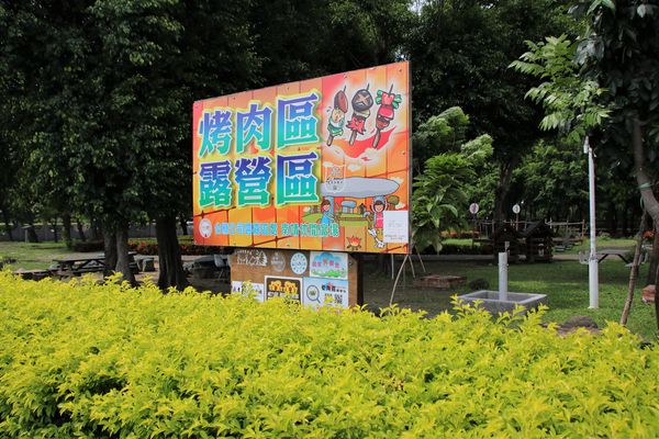 南靖糖廠休閒園區:【嘉義水上景點】台糖南靖糖廠休閒廣場~懷舊冰品好便宜,坐火車看飛機,遊樂設施遛孩子去