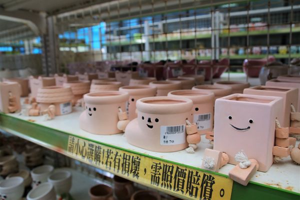 南靖糖廠休閒園區:【嘉義水上景點】台糖南靖糖廠休閒廣場~懷舊冰品好便宜,坐火車看飛機,遊樂設施遛孩子去