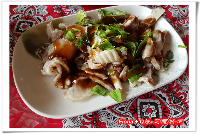 【苗栗一日遊】花露農場+鯉魚潭+草莓文化館+仙山仙草+泉明蠶生態農場+清安豆腐老街+汶水遊客中心，趴趴走的一天 !