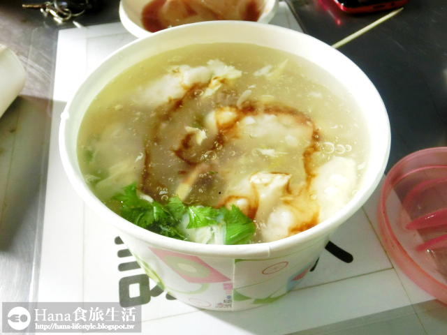 【新北市三重區】無名花枝羹 | 平價深夜美食 三和國中對面 鮮甜花枝 清甜湯頭 肉圓皮軟中帶Q 燙青菜份量十足