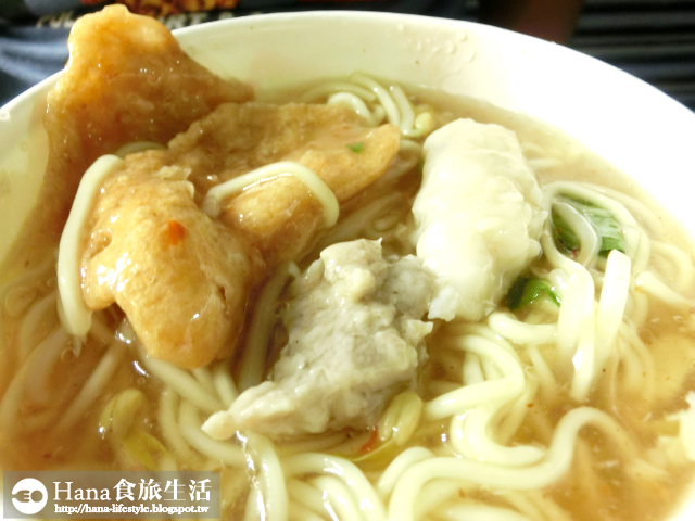 【新北市三重區】無名花枝羹 | 平價深夜美食 三和國中對面 鮮甜花枝 清甜湯頭 肉圓皮軟中帶Q 燙青菜份量十足