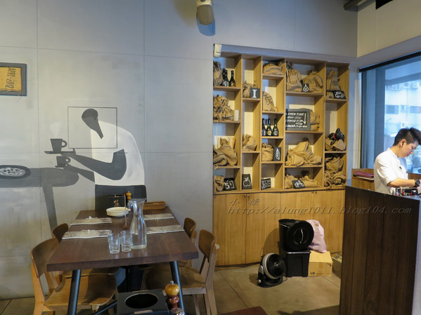 薄多義BITE 2 EAT(文橫店)：BITE 2 EAT薄多義  文橫店