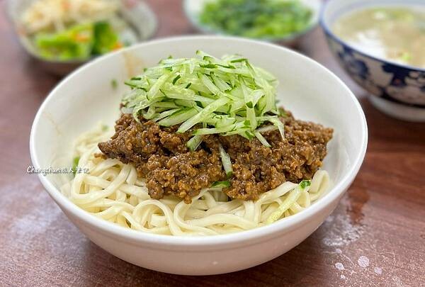 台北士林【忠誠牛肉麵】一碗回味無窮的紅燒牛肉麵!排隊也值得! 台北士林【忠誠牛肉麵】一碗回味無窮的紅燒牛肉麵!排隊也值得!