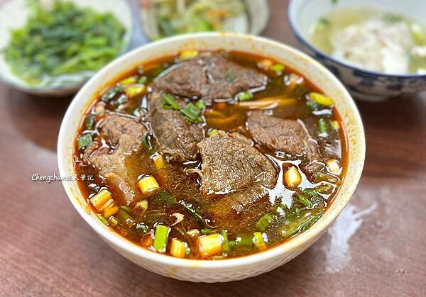 台北士林【忠誠牛肉麵】一碗回味無窮的紅燒牛肉麵!排隊也值得! 台北士林【忠誠牛肉麵】一碗回味無窮的紅燒牛肉麵!排隊也值得!