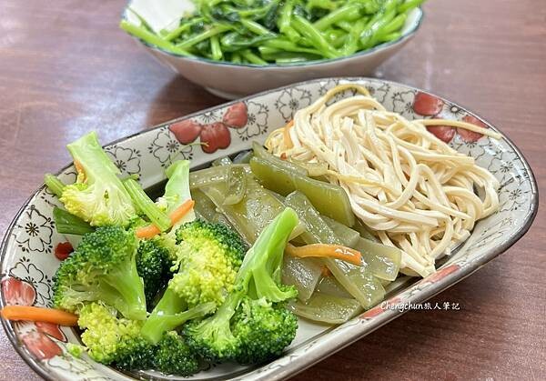 台北士林【忠誠牛肉麵】一碗回味無窮的紅燒牛肉麵!排隊也值得! 台北士林【忠誠牛肉麵】一碗回味無窮的紅燒牛肉麵!排隊也值得!