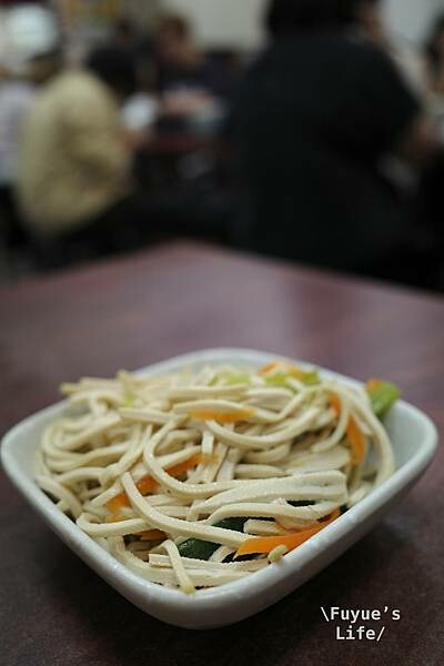 |台北士林‧台式| 牛肉大塊給6塊,這碗麵有夠實在《忠誠牛肉