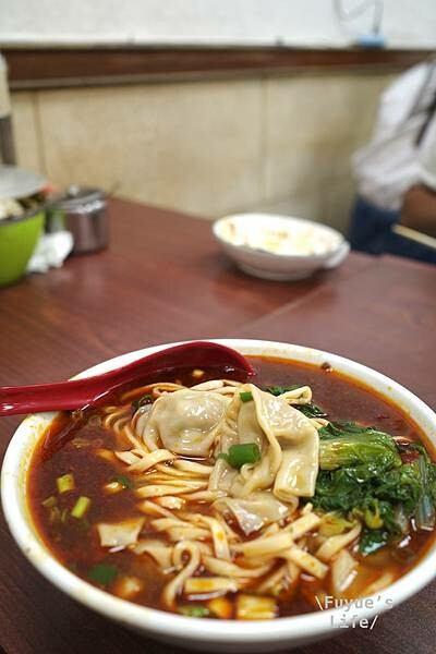 |台北士林‧台式| 牛肉大塊給6塊,這碗麵有夠實在《忠誠牛肉