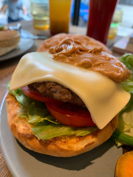 台中北屯小葛廚房早午餐花生醬牛肉漢堡