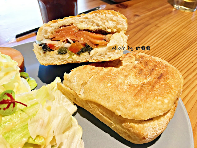 【台中 北屯】小葛廚房 Gladys Kitchen🍔🍔🍔天然食材、手做料理、餐點很〝菜〞，以漢堡 X 帕尼尼為主，小鎮中獨樹一格的早午餐🍴🍴