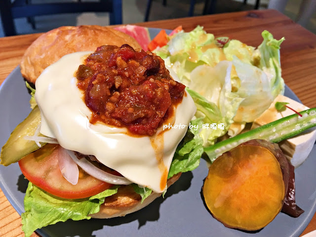 【台中 北屯】小葛廚房 Gladys Kitchen🍔🍔🍔天然食材、手做料理、餐點很〝菜〞，以漢堡 X 帕尼尼為主，小鎮中獨樹一格的早午餐🍴🍴