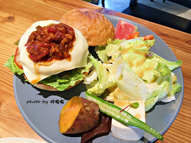 【台中 北屯】小葛廚房 Gladys Kitchen🍔🍔🍔天然食材、手做料理、餐點很〝菜〞，以漢堡 X 帕尼尼為主，小鎮中獨樹一格的早午餐🍴🍴
