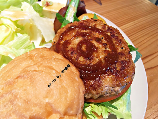 【台中 北屯】小葛廚房 Gladys Kitchen🍔🍔🍔天然食材、手做料理、餐點很〝菜〞，以漢堡 X 帕尼尼為主，小鎮中獨樹一格的早午餐🍴🍴