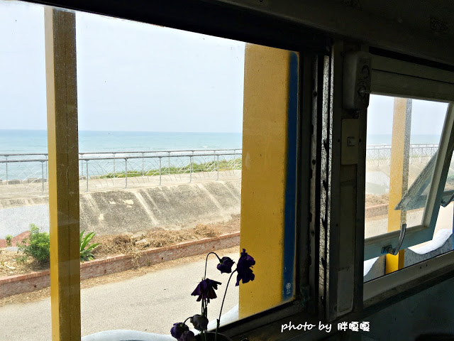 【苗栗 通霄】石蓮園🚂🚂🚂老字號鐵道火車餐廳&民宿，超適合帶小孩來放電，終於一圓在火車上吃鐵路便當的夢想，搭配一旁無敵海景，大大滿足💖💖💖