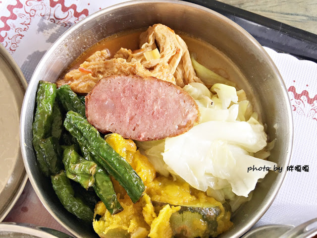 【苗栗 通霄】石蓮園🚂🚂🚂老字號鐵道火車餐廳&民宿，超適合帶小孩來放電，終於一圓在火車上吃鐵路便當的夢想，搭配一旁無敵海景，大大滿足💖💖💖