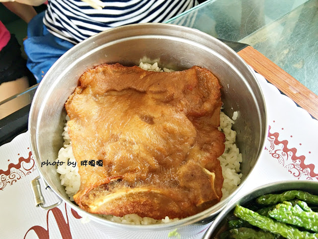 【苗栗 通霄】石蓮園🚂🚂🚂老字號鐵道火車餐廳&民宿，超適合帶小孩來放電，終於一圓在火車上吃鐵路便當的夢想，搭配一旁無敵海景，大大滿足💖💖💖