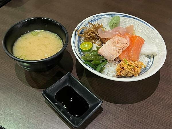 （台北丼飯）東嘉祥丼飯～松江南京巷弄人氣日本料理！澎派生魚片