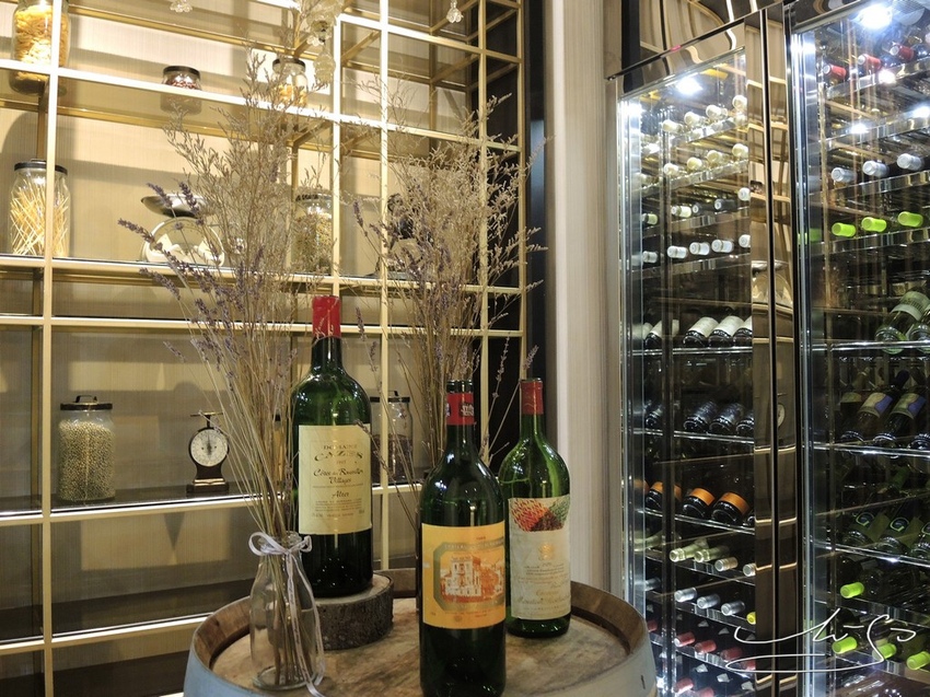 L%5CIDIOT RESTAURANT (31).JPG