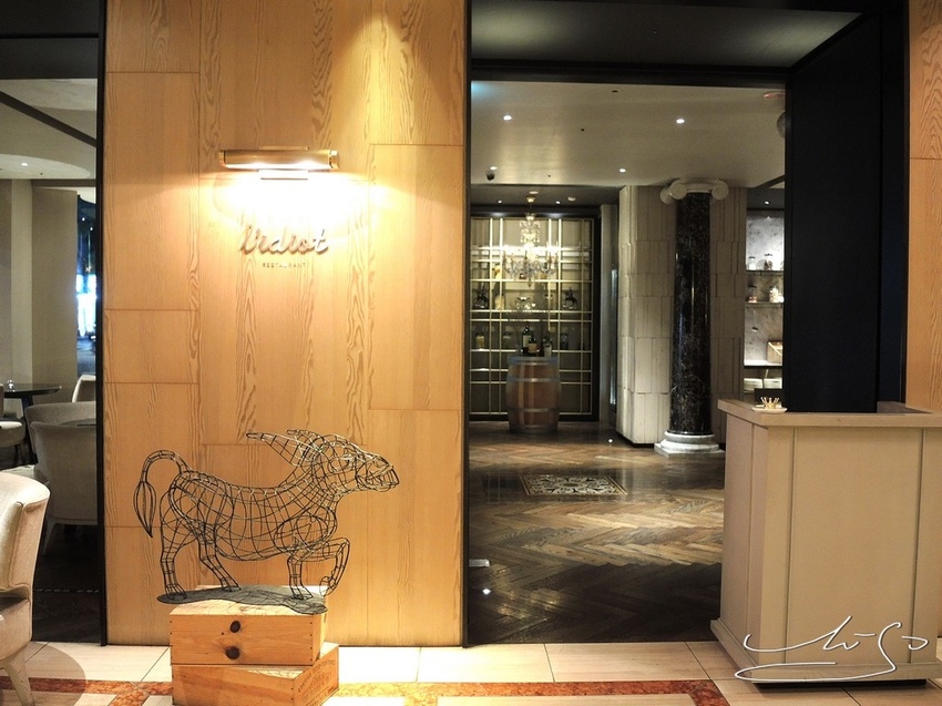 L%5CIDIOT RESTAURANT (75).JPG