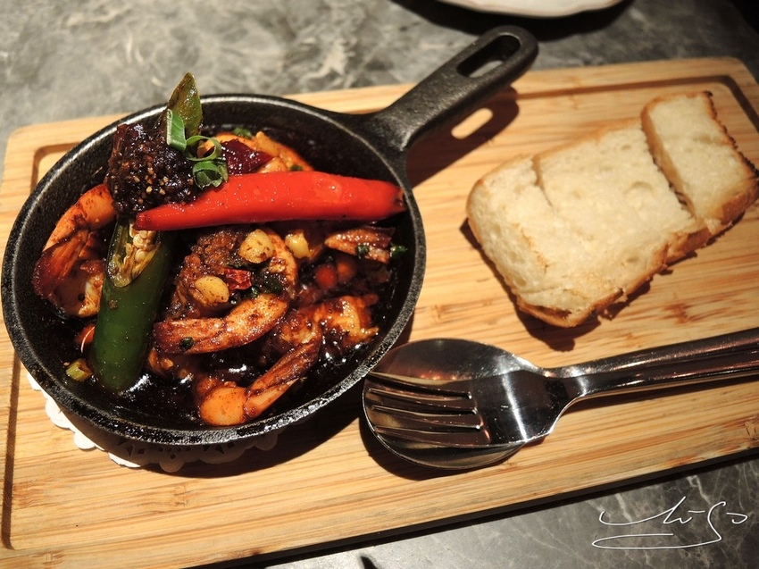 L%5CIDIOT RESTAURANT (46).JPG