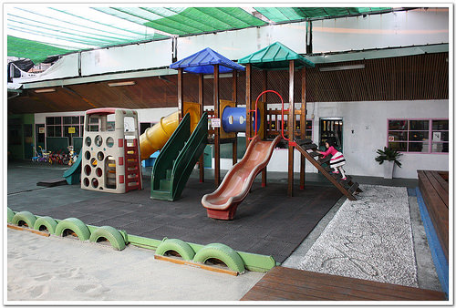 【南投食記】埔里‧寶貝屋親子餐廳~附設戶外遊戲場、沙坑、小童遊戲室