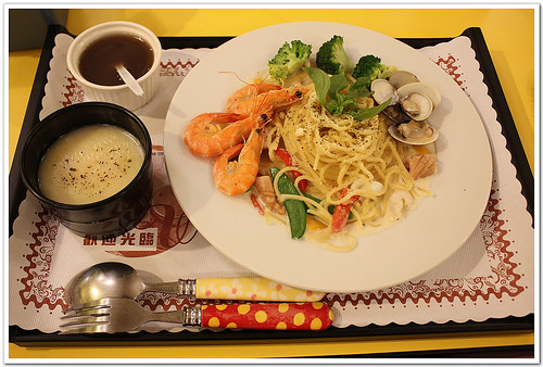 【南投食記】埔里‧寶貝屋親子餐廳~附設戶外遊戲場、沙坑、小童遊戲室