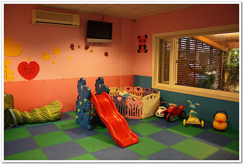 【南投食記】埔里‧寶貝屋親子餐廳~附設戶外遊戲場、沙坑、小童遊戲室