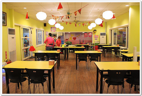 【南投食記】埔里‧寶貝屋親子餐廳~附設戶外遊戲場、沙坑、小童遊戲室