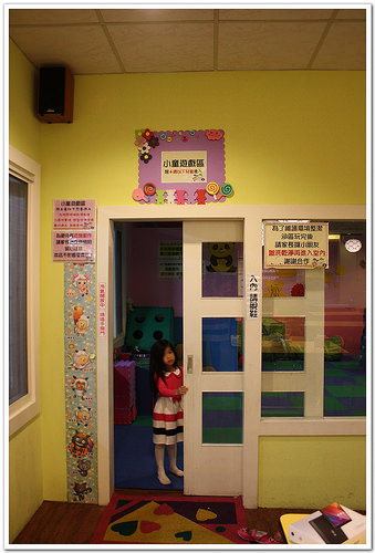 【南投食記】埔里‧寶貝屋親子餐廳~附設戶外遊戲場、沙坑、小童遊戲室